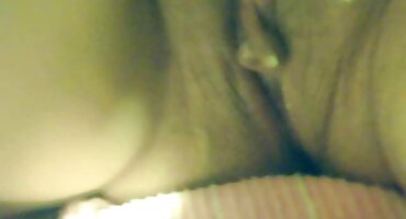 phim sex anime hiếp dâm Curly phim sex đam mỹ Mulatto rơi vào miệng của vòi nước và hút.